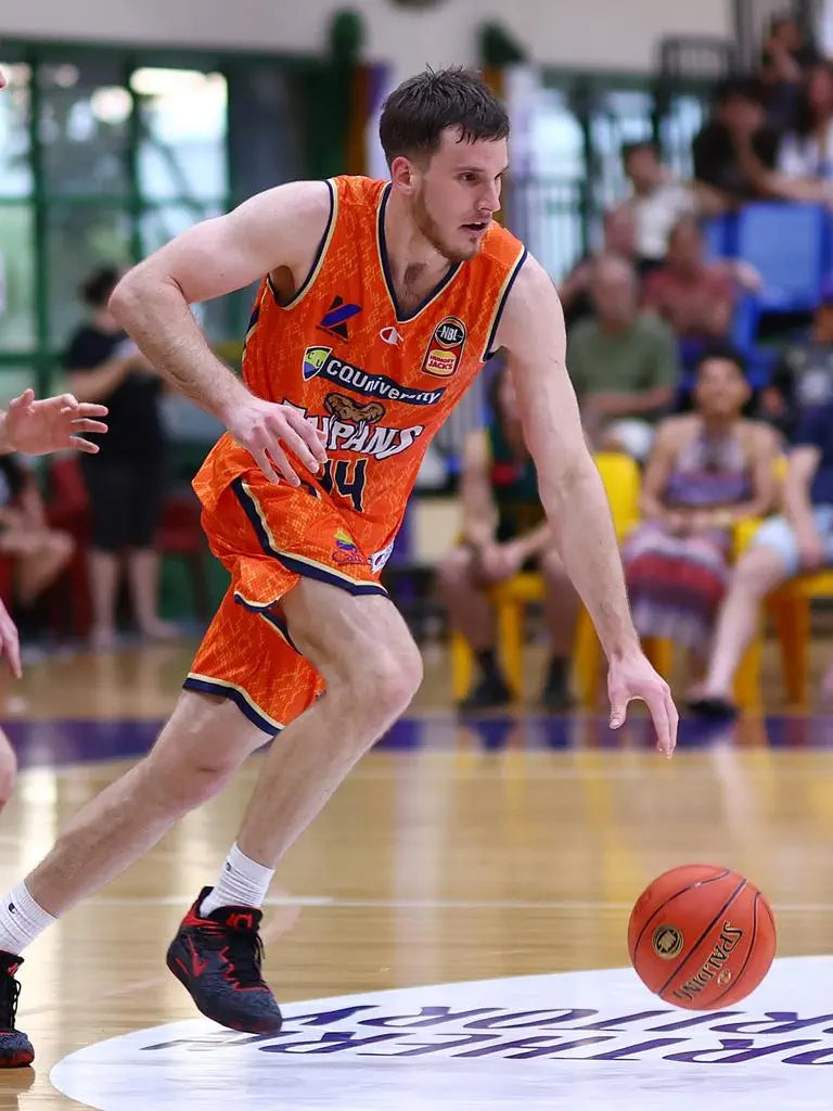 Josh Davey playing for Carins Taipans in the NBL